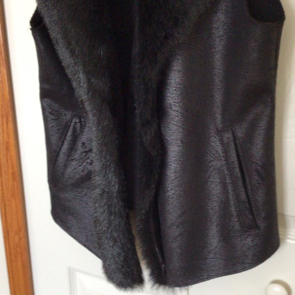 Express Elegant Black Faux Fur Vest - Picture 3 of 7